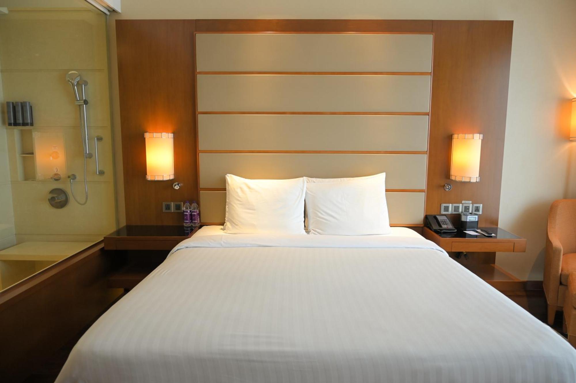 מלון נדומבסרי Courtyard By Marriott Kochi Airport מראה חיצוני תמונה