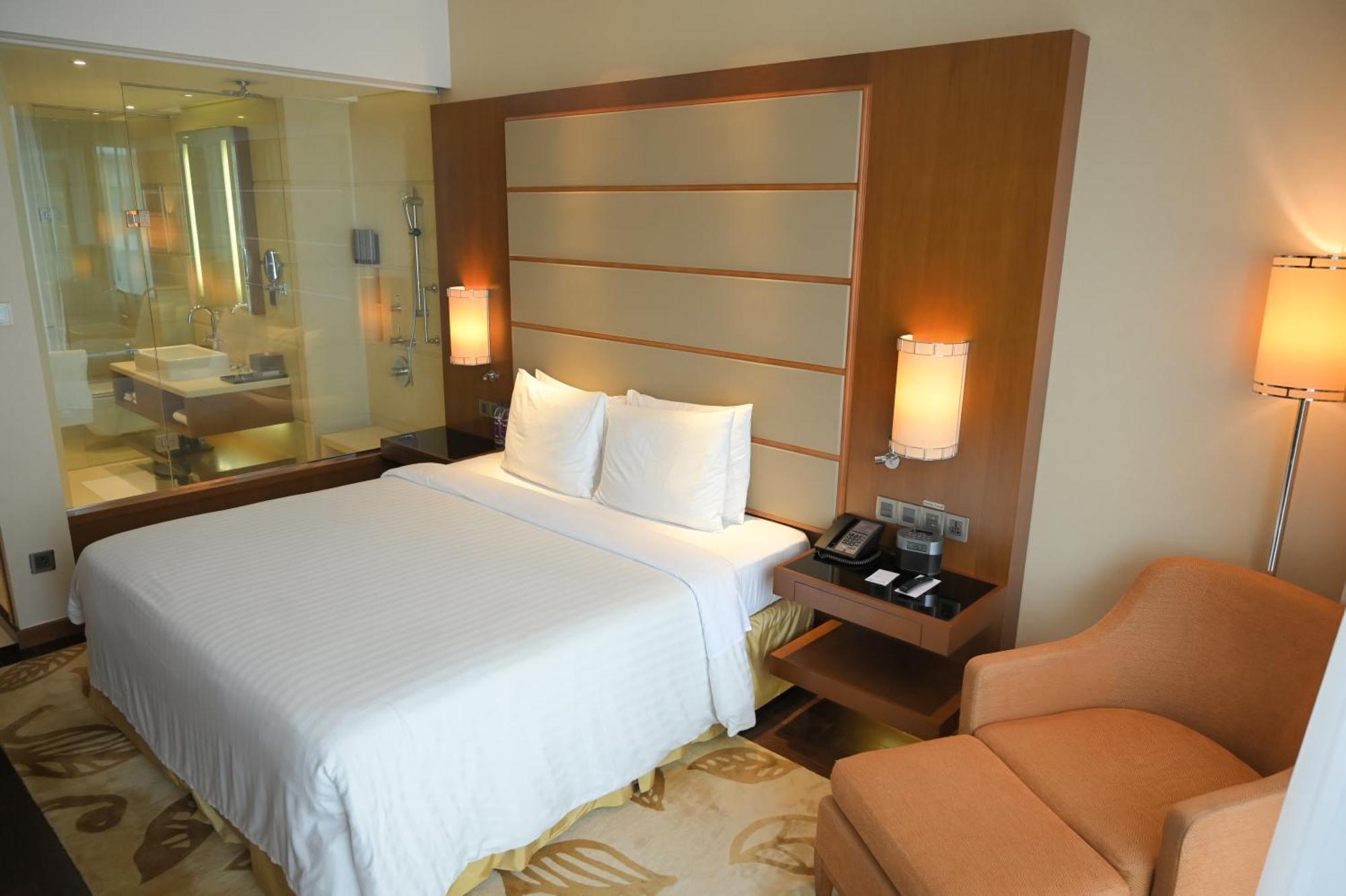 מלון נדומבסרי Courtyard By Marriott Kochi Airport מראה חיצוני תמונה A room at the hotel