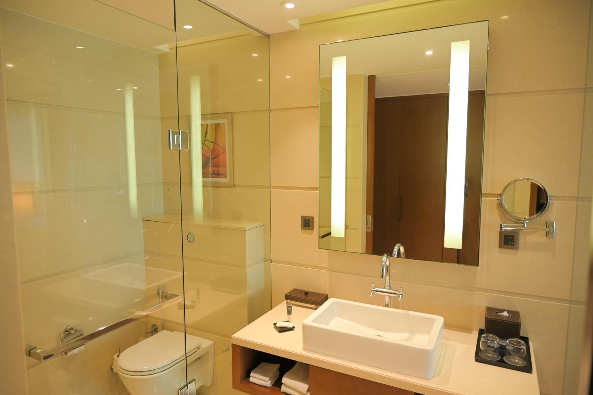 מלון נדומבסרי Courtyard By Marriott Kochi Airport מראה חיצוני תמונה Bathroom