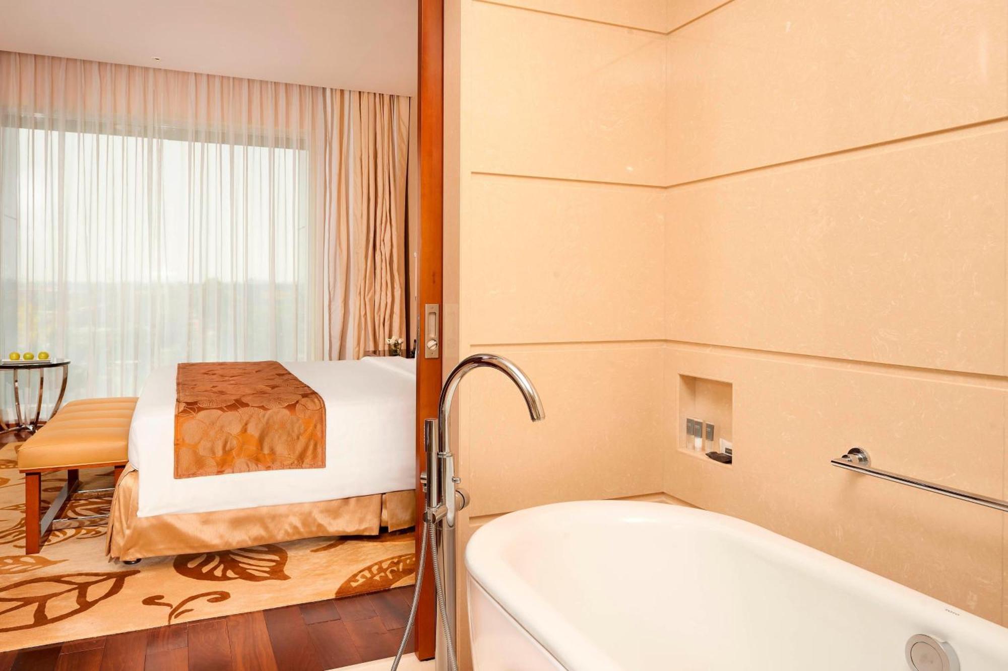 מלון נדומבסרי Courtyard By Marriott Kochi Airport מראה חיצוני תמונה Bathroom