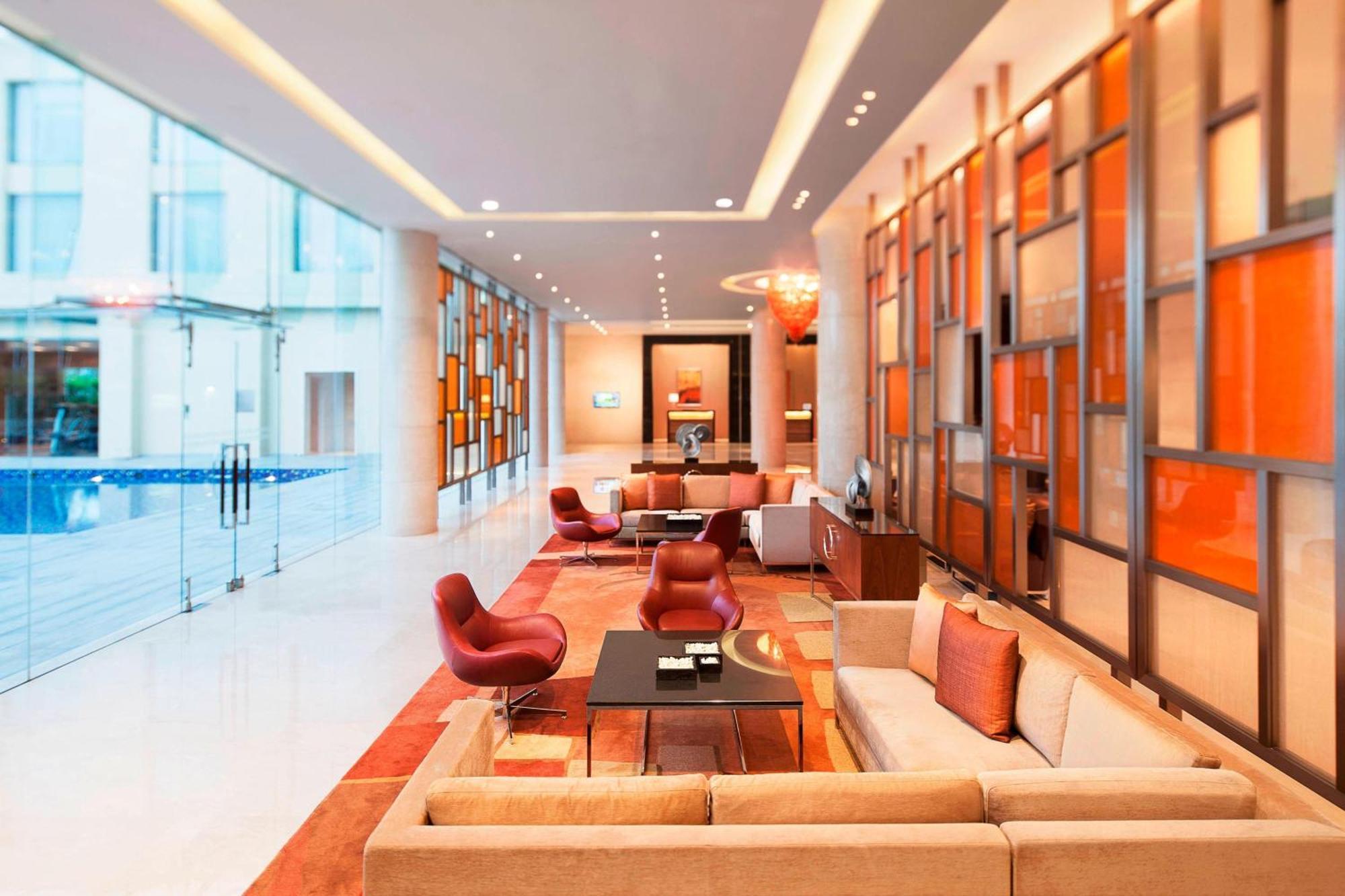 מלון נדומבסרי Courtyard By Marriott Kochi Airport מראה חיצוני תמונה Lobby