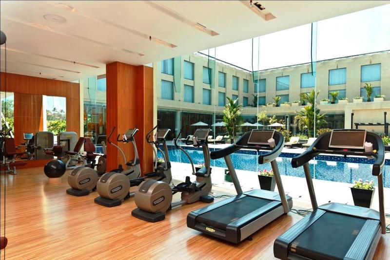 מלון נדומבסרי Courtyard By Marriott Kochi Airport מראה חיצוני תמונה The gym at the hotel