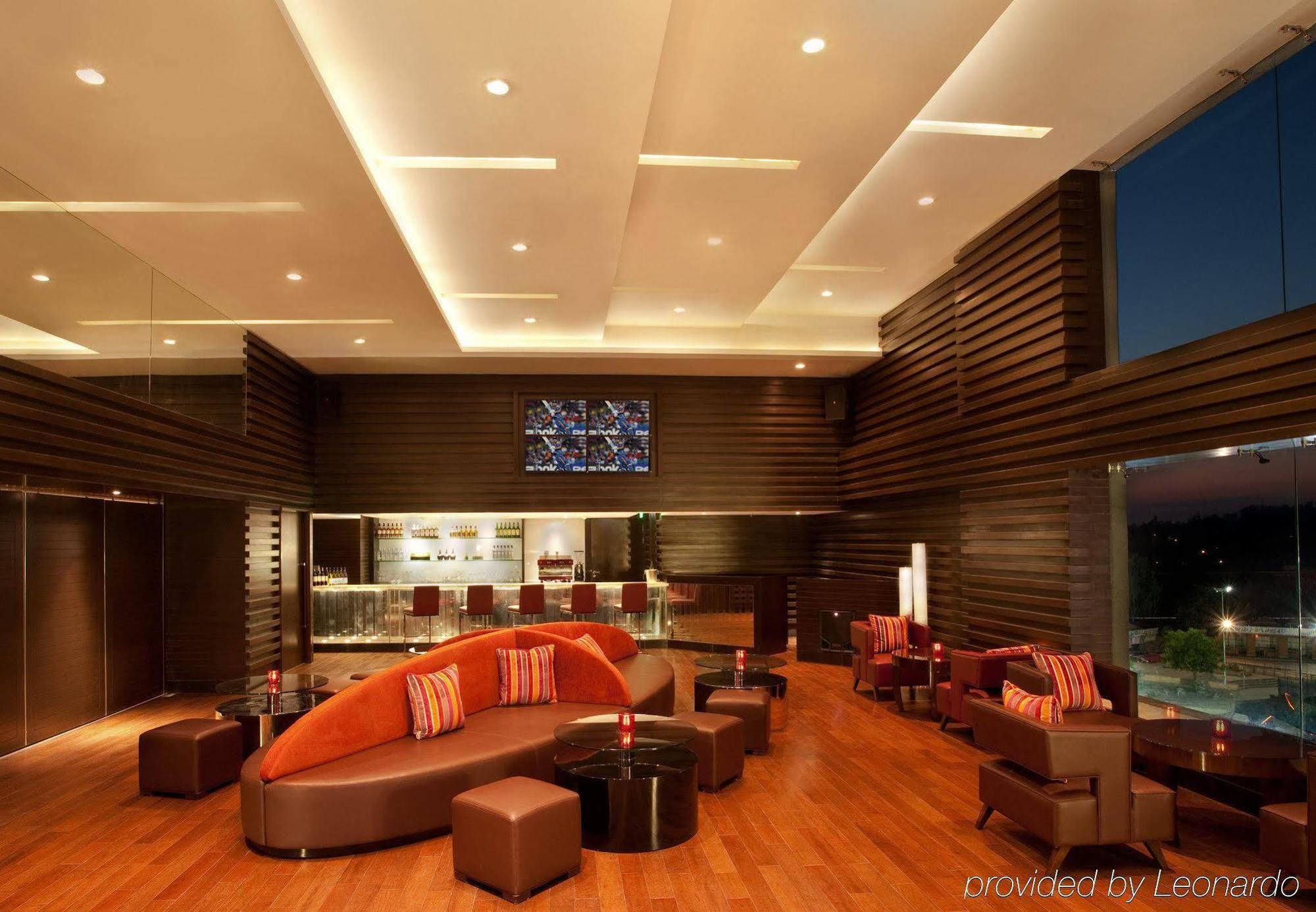 מלון נדומבסרי Courtyard By Marriott Kochi Airport מראה חיצוני תמונה The lounge at the airport