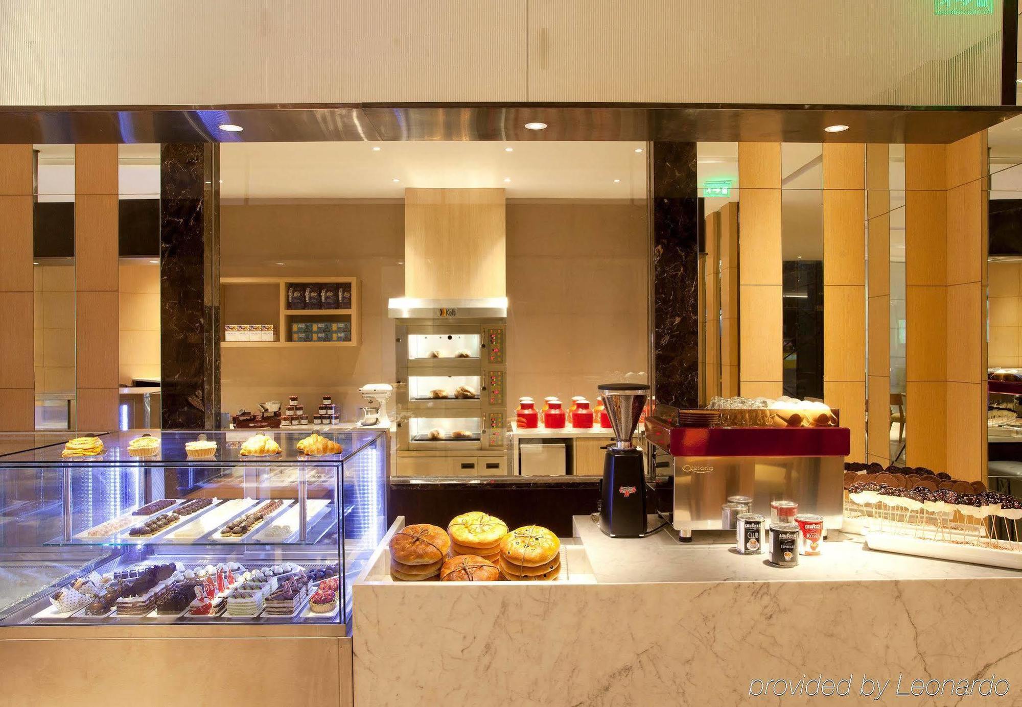 מלון נדומבסרי Courtyard By Marriott Kochi Airport מראה חיצוני תמונה The Coffee Shop