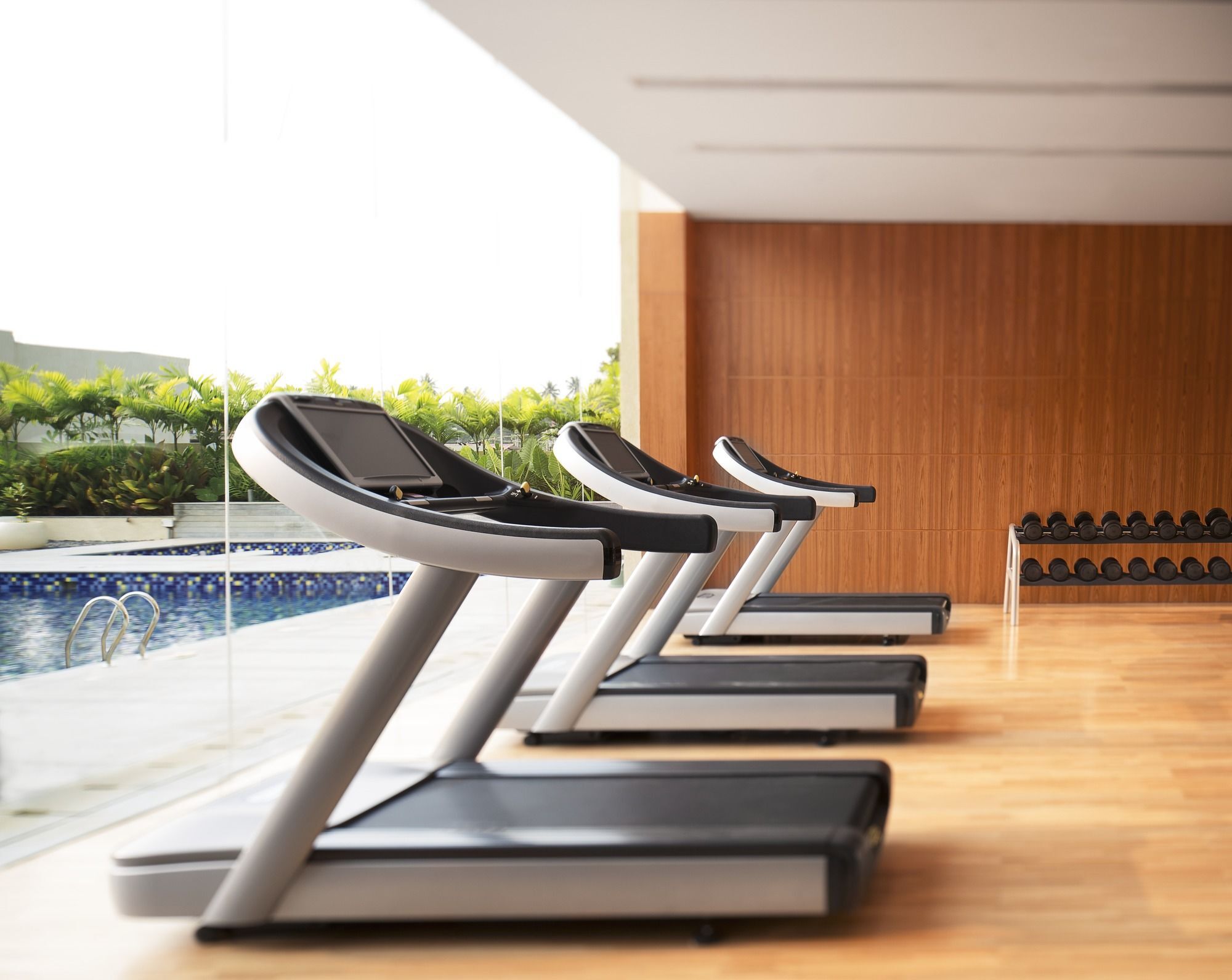 מלון נדומבסרי Courtyard By Marriott Kochi Airport מראה חיצוני תמונה Treadmills